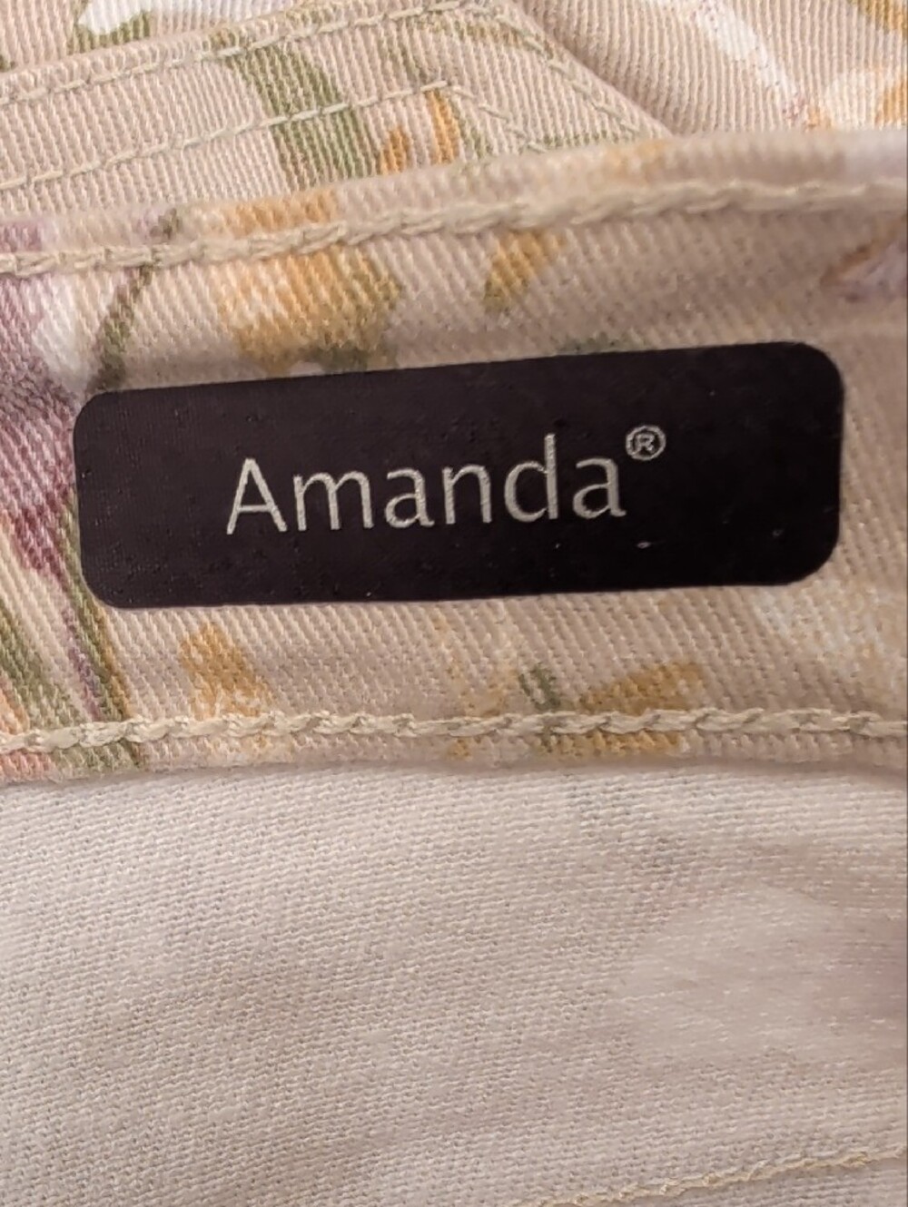 Gloria Vanderbilt Amanda Floral Jeans Size 12 Short| Beige Stretch Crop - Picture 8 of 9